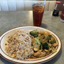 Chicken with mixed vegetables. I requested no noodles, but it comes with those too. Chicken with mixed vegetables. I requested no noodles, but it comes with those too.