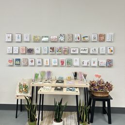 Birthday cards, anniversary cards, baby shower cards, wedding cards, pencils, pens, notebooks, plants, dried flower bouquet Birthday cards, anniversary cards, baby shower cards, wedding cards, pencils, pens, notebooks, plants, dried flower bouquet