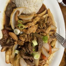 Lomo Saltado De Pollo O Carne / 58. Chicken or Beef Lomo Saltado Lomo Saltado De Pollo O Carne / 58. Chicken or Beef Lomo Saltado