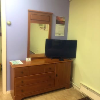 Fosterdale Motor Lodge - This is the tv and dresser - Hotels Near Me - Cochecton, New York Fosterdale Motor Lodge - This is the tv and dresser - Hotels Near Me - Cochecton, New York