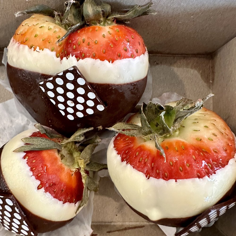 Lublu Bakery & Cafe - Chocolate covered strawberries - Bakeries Near Me - Boca Raton, Florida Lublu Bakery & Cafe - Chocolate covered strawberries - Bakeries Near Me - Boca Raton, Florida