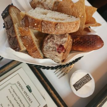 Smith & Wollensky - Table bread - Steakhouses Near Me - New York, New York Smith & Wollensky - Table bread - Steakhouses Near Me - New York, New York