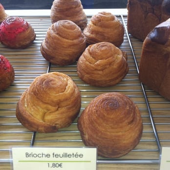 Mori Yoshida - Brioche feuilletée -- and next to it, brioche feuilletée ROSE. :) - Desserts Near Me - Paris, 75
