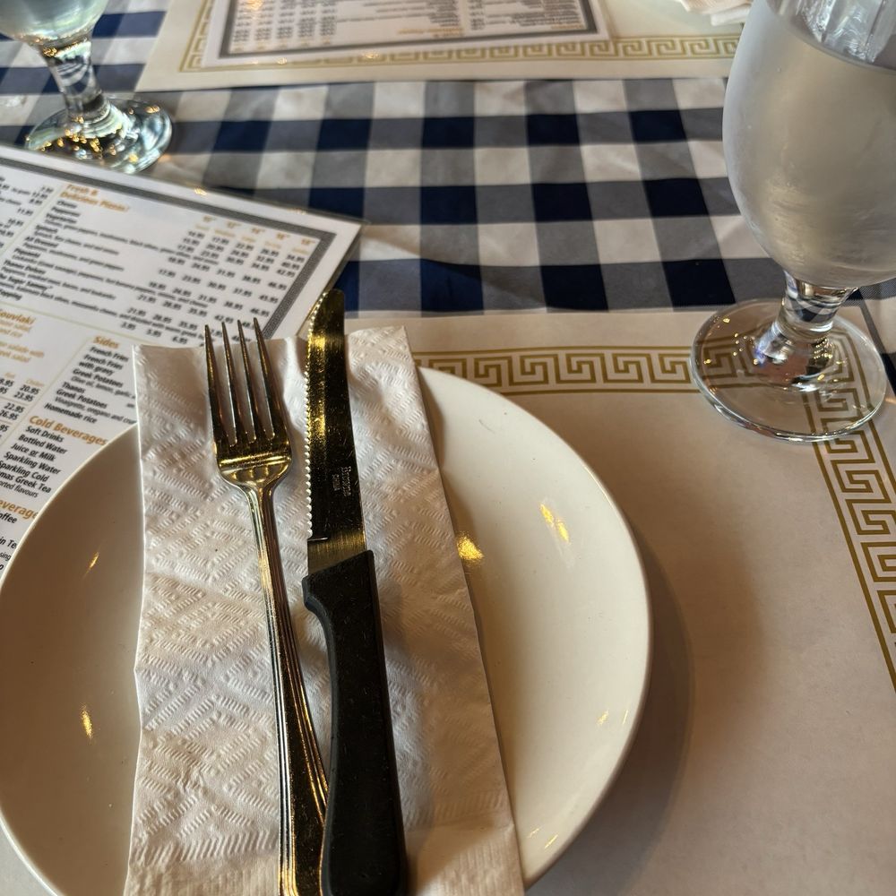 Terrasse Thanos - Table setting - Greek Near Me - Montreal, Quebec Terrasse Thanos - Table setting - Greek Near Me - Montreal, Quebec