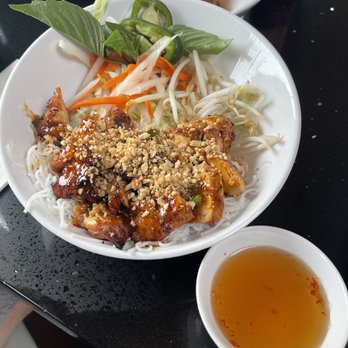 Pho Xich Lo - Lemongrass Chicken Dry Noodles - Vietnamese Near Me - Elk Grove Village, Illinois Pho Xich Lo - Lemongrass Chicken Dry Noodles - Vietnamese Near Me - Elk Grove Village, Illinois