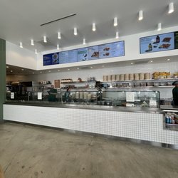 sweetgreen - Healthy Salads, Wraps, and Bowls - Inside