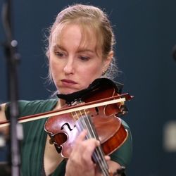 Enchanted Wood Suzuki Studio - Violin teacher Elise Winters performing with the principals of the Austin Symphony in Schumann Piano Quintet