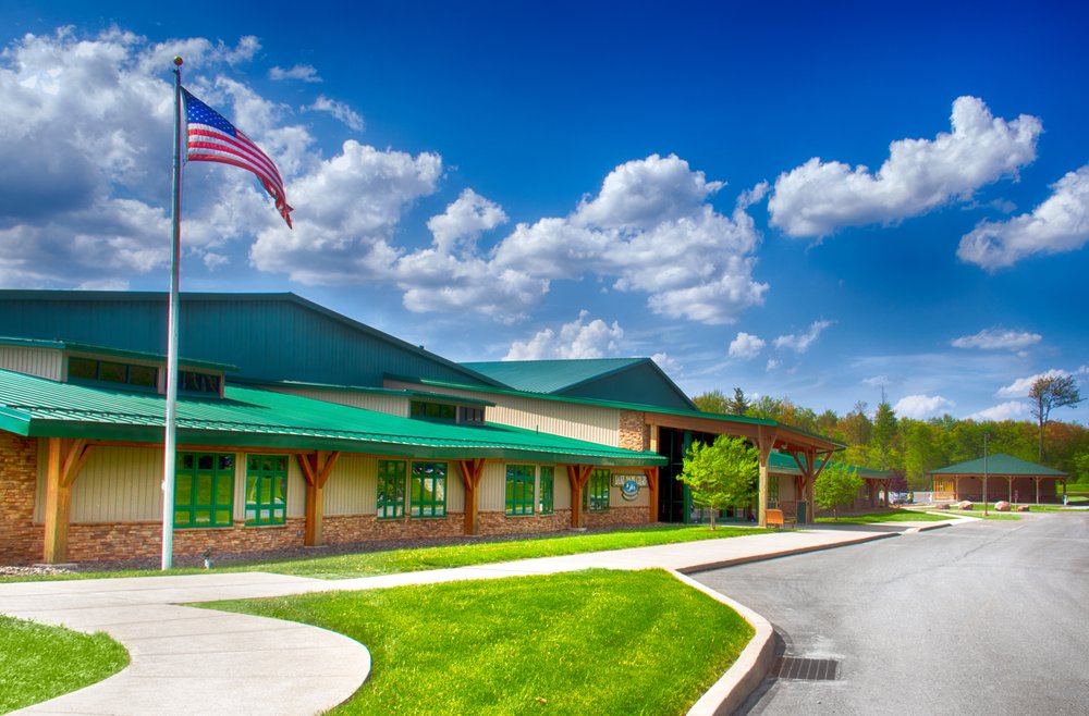 Lake Naomi Club Community Center Logo