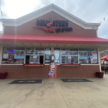 Bruster's Real Ice Cream - Outside March 21, 2023 - Ice Cream & Frozen Yogurt Near Me - Matthews, North Carolina