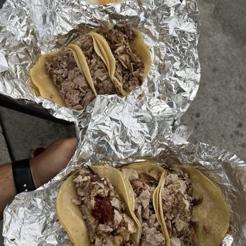 Carnitas El Momo - Tacos - Food Trucks Near Me - Los Angeles, California Carnitas El Momo - Tacos - Food Trucks Near Me - Los Angeles, California
