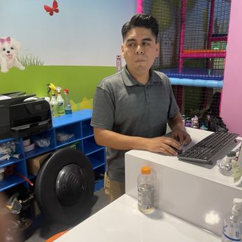 Candeeland - The manger is very rude and they should have better customer service - Indoor Playcenter Near Me - Downey, California Candeeland - The manger is very rude and they should have better customer service - Indoor Playcenter Near Me - Downey, California