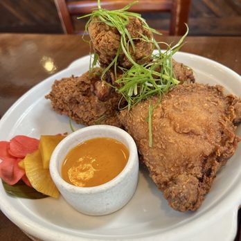 FOB Kitchen - Fried chicken - 4 piece with spicy sauce (pretty sure it's Sriracha based) - Filipino Near Me - Oakland, California FOB Kitchen - Fried chicken - 4 piece with spicy sauce (pretty sure it's Sriracha based) - Filipino Near Me - Oakland, California