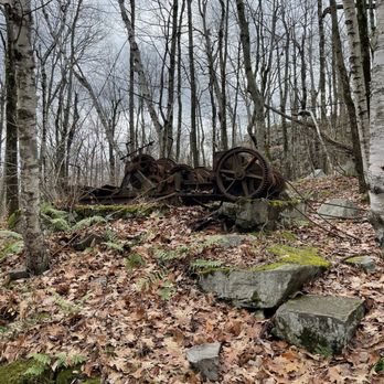 Becket Quarry - Derrick - Landmarks & Historical Buildings Near Me - Becket, Massachusetts