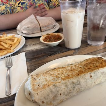 Las Palmas Restaurant - Burrito, torta, fries, horchata - Mexican Near Me - Yucca Valley, California