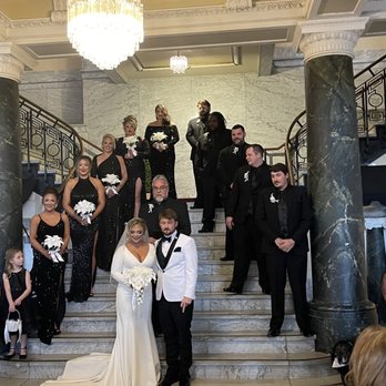 The Hotel Bentley - Beautiful wedding in the stair case - Hotels Near Me - Alexandria, Louisiana The Hotel Bentley - Beautiful wedding in the stair case - Hotels Near Me - Alexandria, Louisiana