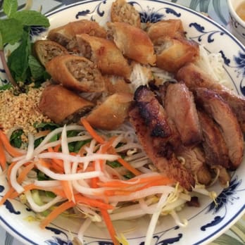 Pho Tri Vietnamese Restaurant - Chicken and spring roll vermicelli - Vietnamese Near Me - Honolulu, Hawaii Pho Tri Vietnamese Restaurant - Chicken and spring roll vermicelli - Vietnamese Near Me - Honolulu, Hawaii
