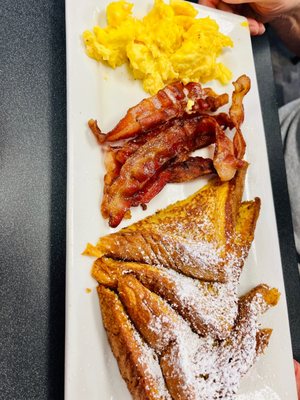 Shakers American Café by null