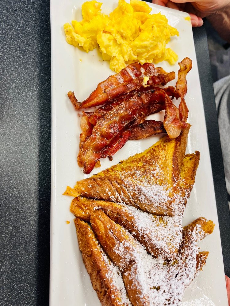 Shakers American Café
