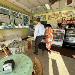 Naa's Bakery - Inside