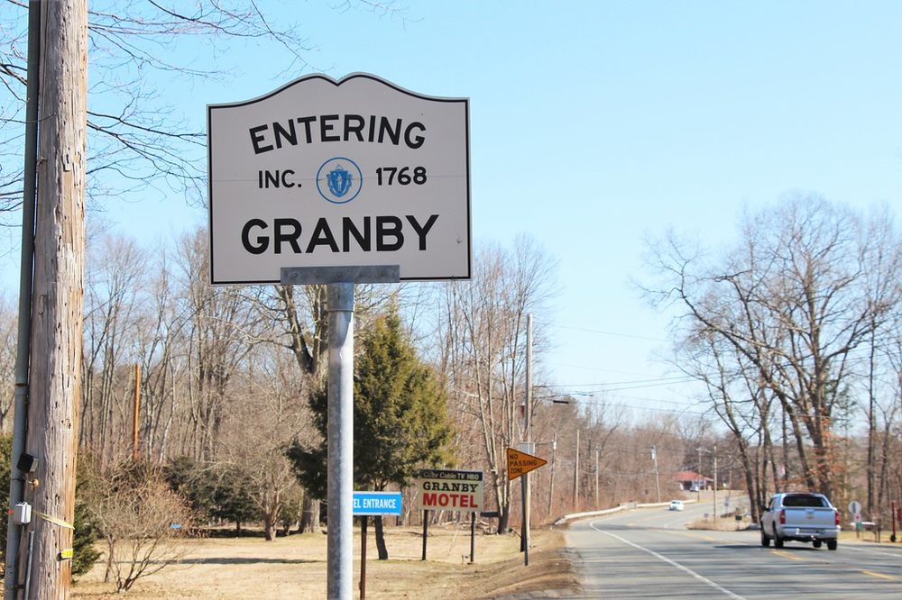 GRANBY MOTEL Updated September 2024 5 W State St, Granby