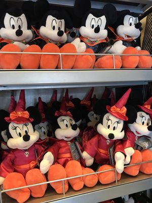 Mickey's of Hollywood by null