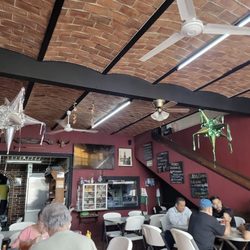 Restaurante Mario's - Looking inside from the street