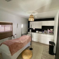 Luna Beauty Bar - Service room