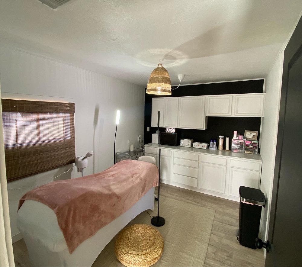 LUNA BEAUTY BAR Updated October 2024 2044 TX16, Bandera, Texas