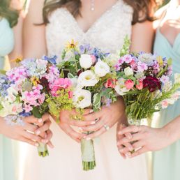 Bridal flowers - photo by Shaina Lee Photography