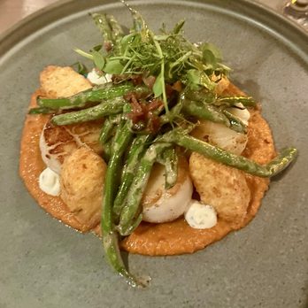 Narcoossee's - Plancha seared scallops and polenta - New American Near Me - Lake Buena Vista, Florida