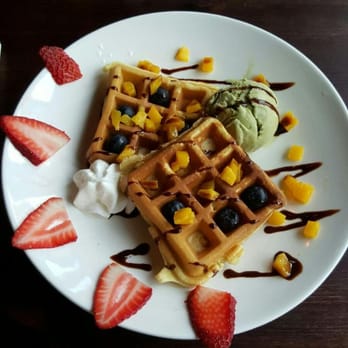 Bubblefish - Waffle with green tea ice cream and fruit - Taiwanese Near Me - Philadelphia, Pennsylvania