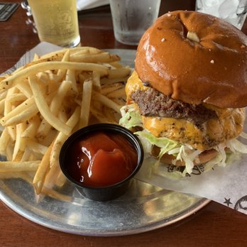 Firestone Walker Brewing- Buellton - Central coast burger - Brewpubs Near Me - Buellton, California