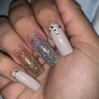 Queen B Nails - The missing rhinestone 2 hours after getting them done - Nail Salons Near Me - Camas, Washington