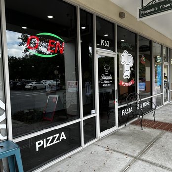 Pasquales Pizzeria - Front Outside Restaurant in Publix Plaza - Eastwood - Italian Near Me - Alafaya, Florida