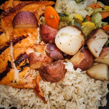 Renée's Bistro - Salmon, potatoes, broccoli, and brown rice - Cafes Near Me - Tampa, Florida Renée's Bistro - Salmon, potatoes, broccoli, and brown rice - Cafes Near Me - Tampa, Florida