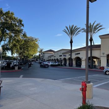 Camarillo Premium Outlets - Shopping Centers Near Me - Camarillo, California Camarillo Premium Outlets - Shopping Centers Near Me - Camarillo, California