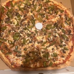 Giannas brick oven pizza - Sausage, Peppers , Mushrooms Pizza