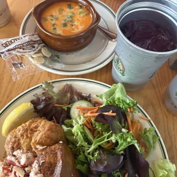 Jordan Pond House - Lobster popover and lobster stew with a blueberry lemonade - Seafood Near Me - Seal Harbor, Maine