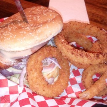 Dundee's Bar and Grill - Breakfast & Brunch Near Me - Seaside, Oregon
