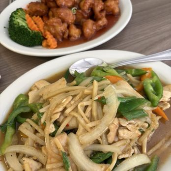 Thai Plates Cuisine - 25. Spicy Basil 28. Orange Chicken - Thai Near Me - Mesa, Arizona
