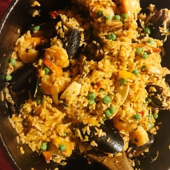 Liliah's Garden Catering - Paella with sausage, shrimp, muscles, and clams. - Caterers Near Me Liliah's Garden Catering - Paella with sausage, shrimp, muscles, and clams. - Caterers Near Me