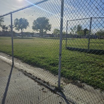 Canterbury Ave Elementary School - Grass area - Elementary Schools Near Me - Arleta, California Canterbury Ave Elementary School - Grass area - Elementary Schools Near Me - Arleta, California