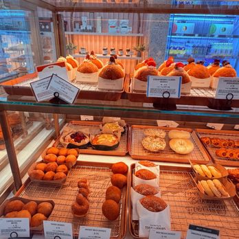 Tous Les Jours - Pastry bar - Bakeries Near Me - Carmel, Indiana