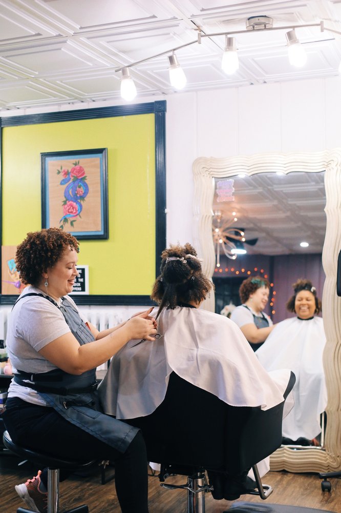 The Bewitching Beautician Logo