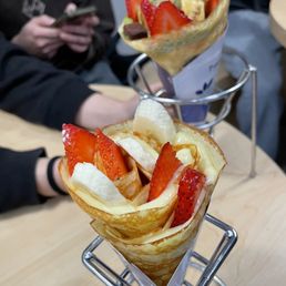 M6. Mini-Strawberry Banana M6. Mini-Strawberry Banana