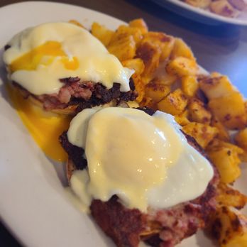 Ili’s Cafe - Irish Benny with taters! - Cafes Near Me - Danvers, Massachusetts