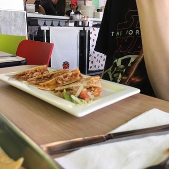 Margaritas - Chicken quesadilla - Mexican Near Me - Honolulu, Hawaii