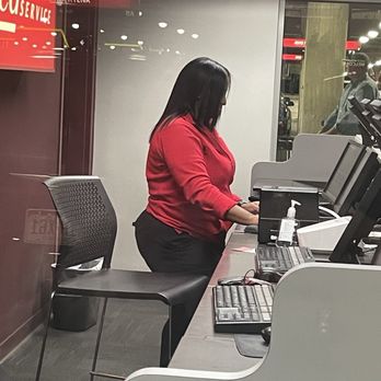 Avis Rent A Car - This woman should never be allowed to serve customers - Car Rental Near Me - Dallas, Texas