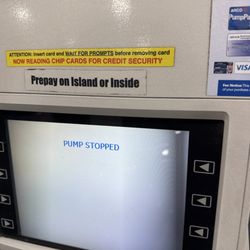 Arco - De las tomas de gasolina. Todas están paradas por más de 1 hora
