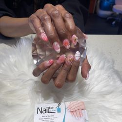 Nail Bar & Spa - Free style 3 D flowers.